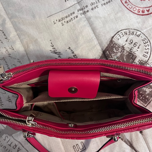 🛑SOLD🛑Guess satchel - Picture 3 of 5